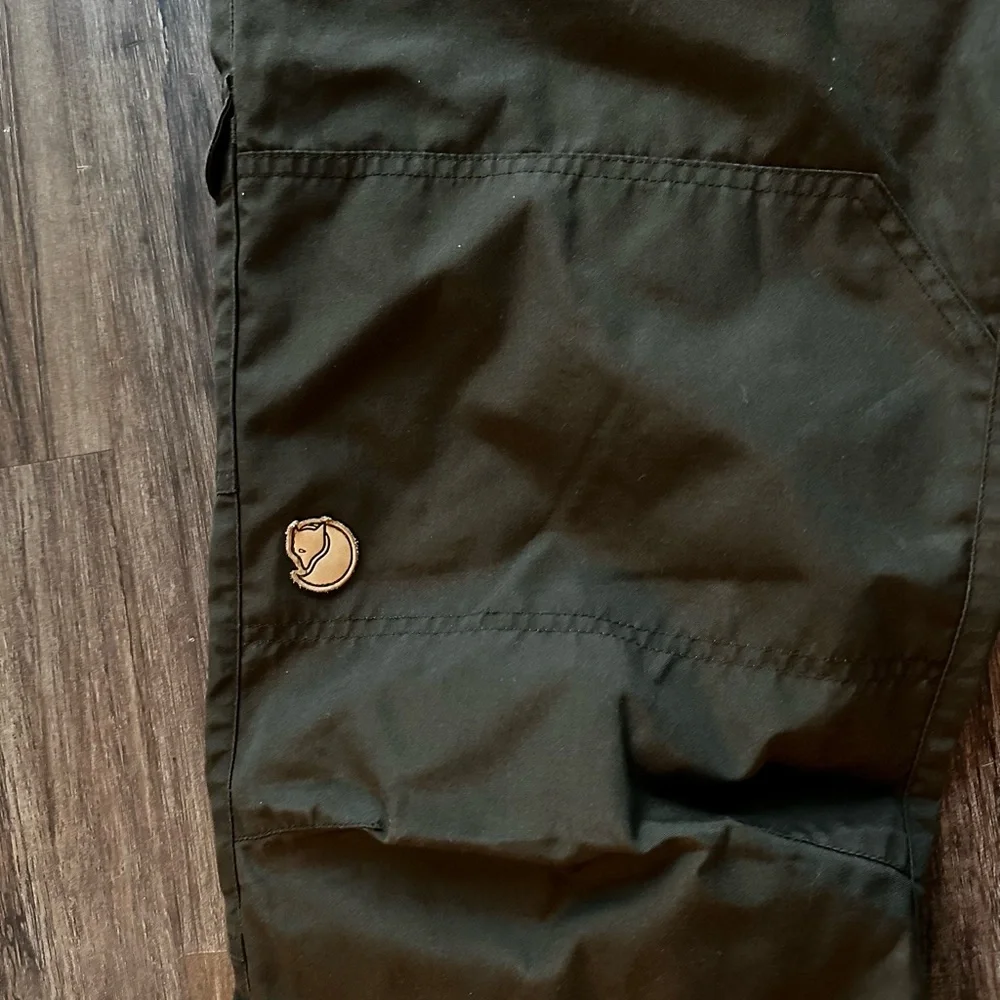 Fjallraven Men’s Barents Pro Jeans in Dark Olive/Brown. Waist 33”-34” (Long)